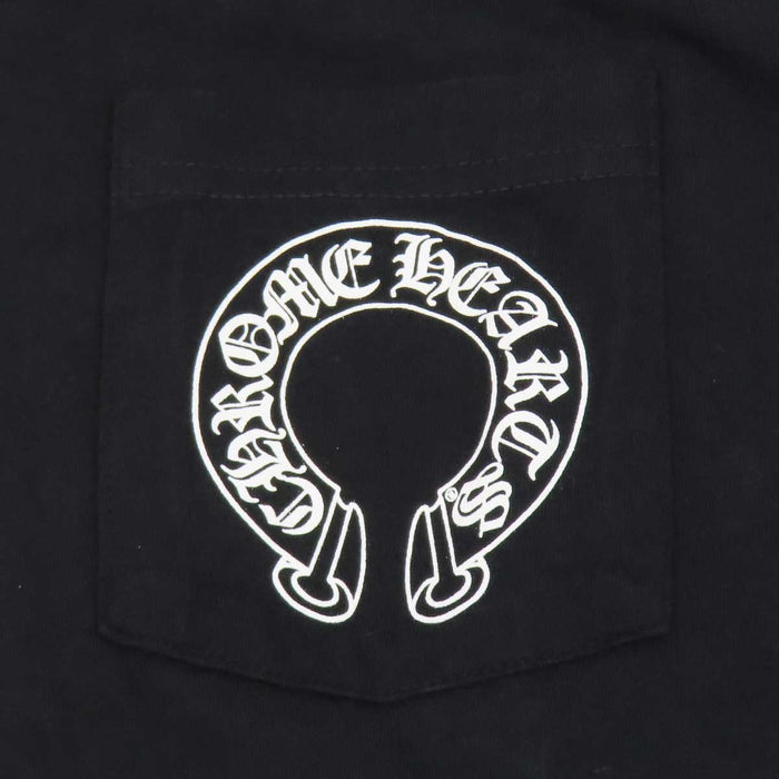 CHROME HEARTS 
CH T-BAR スクロールラベル バックプリント クルーネック 
Tバー ホースシュー 半袖 Tシャツ