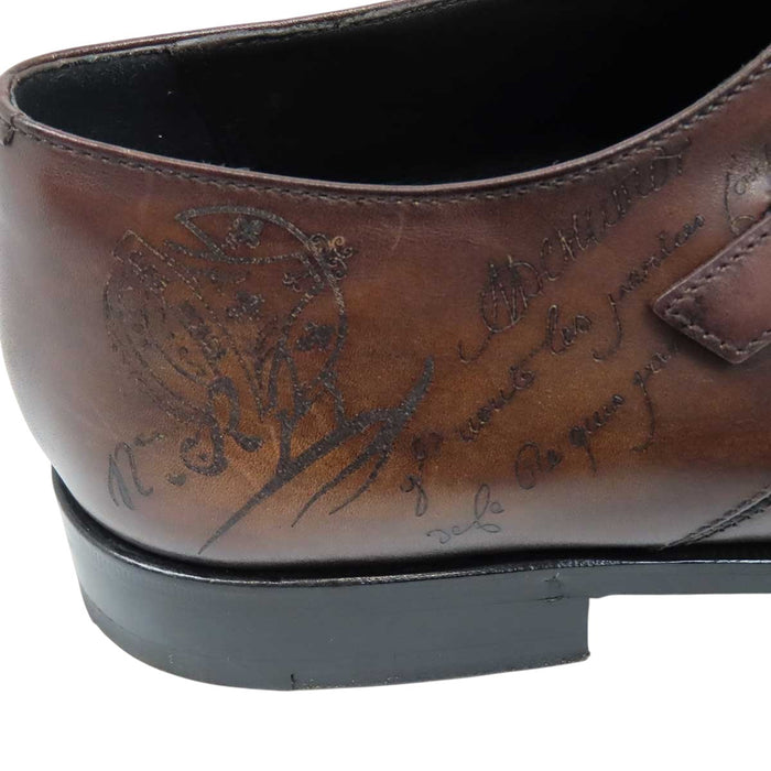 Berluti 
ロゴ スクリット モンクストラップ 
スカーズ デムジュール レザーシューズ カリグラフィ