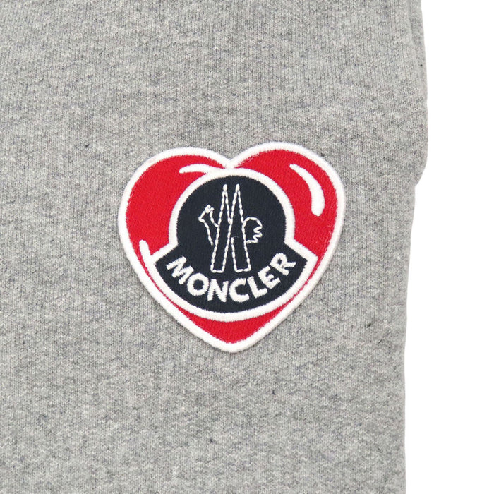 MONCLER 
Fabriqué en 2024, pantalon de jogging en coton 
avec cœur, écusson logo et logo