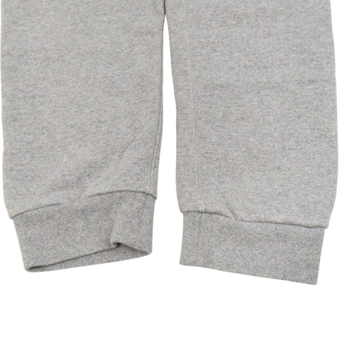 MONCLER 
Fabriqué en 2024, pantalon de jogging en coton 
avec cœur, écusson logo et logo