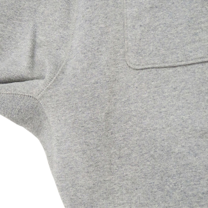 MONCLER 
Fabriqué en 2024, pantalon de jogging en coton 
avec cœur, écusson logo et logo