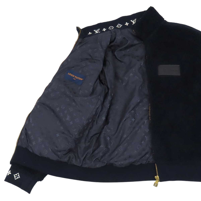 LOUIS VUITTON 
ロゴ ワッペン ジップアップ ゴールドカラー金具 ジップアップ 
モノグラム フリース ボア ブルゾン