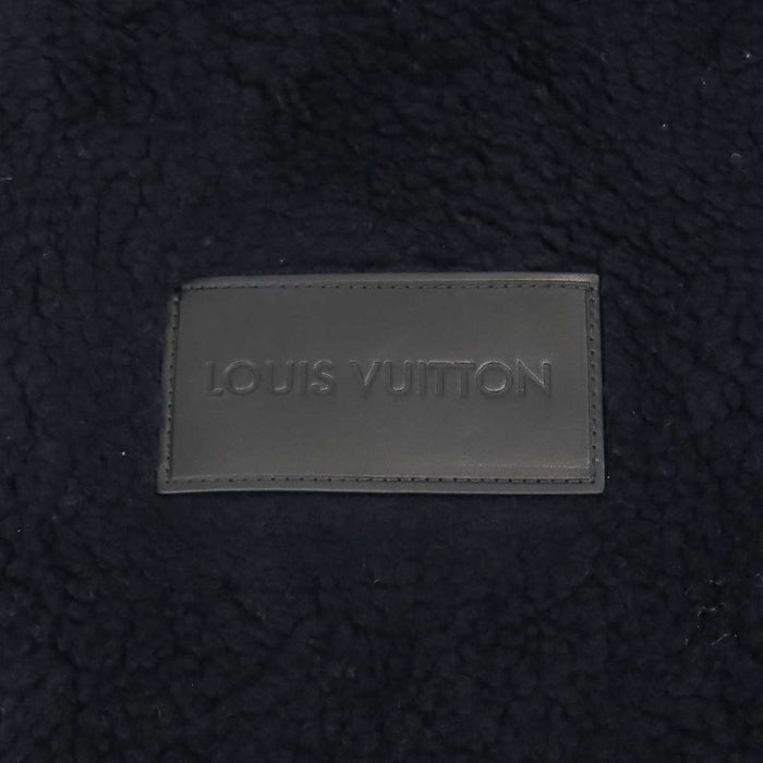 LOUIS VUITTON 
ロゴ ワッペン ジップアップ ゴールドカラー金具 ジップアップ 
モノグラム フリース ボア ブルゾン
