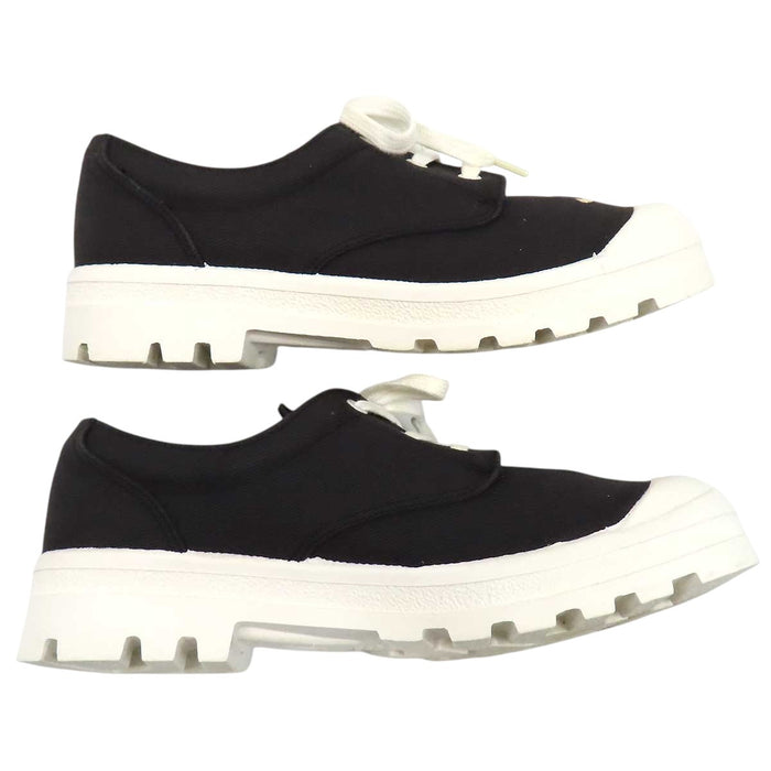 CHANEL 
COCO CC Logo Embroidered Lace-Up 
Coco Mark Canvas Sneakers