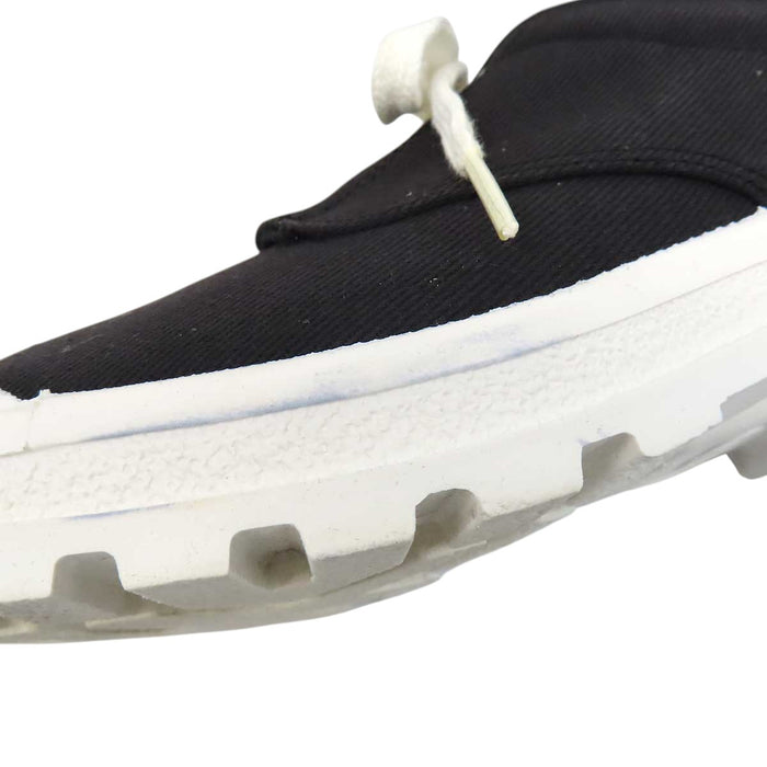 CHANEL 
COCO CC Logo Embroidered Lace-Up 
Coco Mark Canvas Sneakers