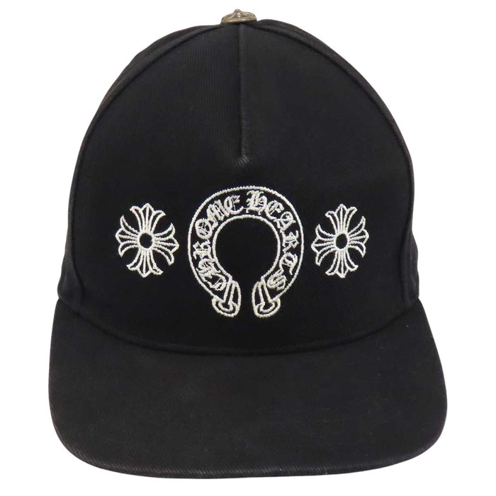 CHROME HEARTS 
クロスボール CHプラス スクロールラベル ロゴ 刺繍 コットン 
ホースシュー CHプラス ベースボール キャップ