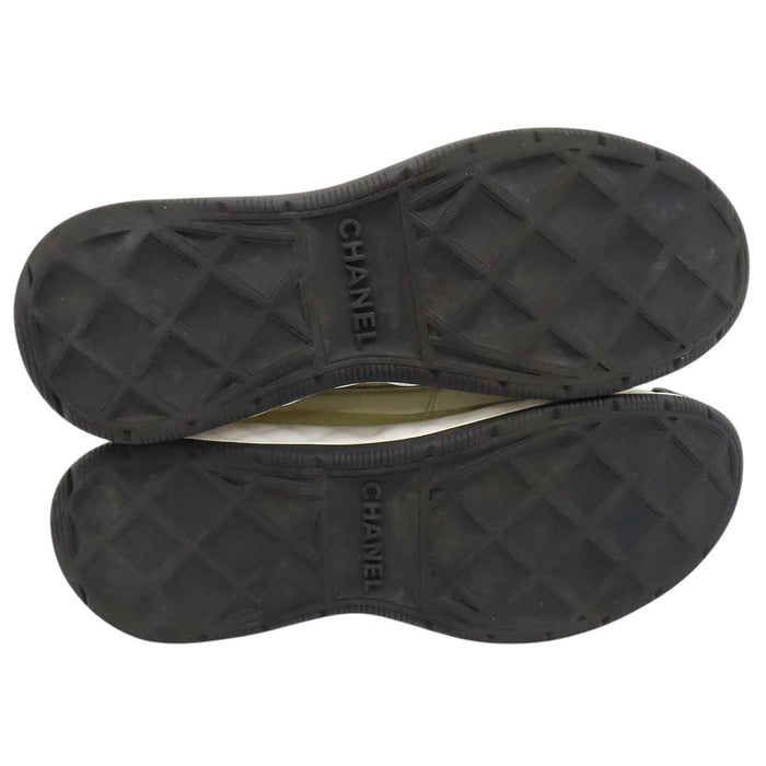 CHANEL 
COCO CC logo gold-tone metal lace-up 
Coco Mark leather fabric sneakers