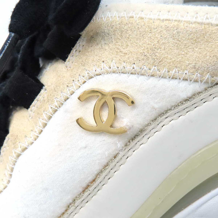 CHANEL 
COCO CC logo gold-tone metal lace-up 
Coco Mark leather fabric sneakers