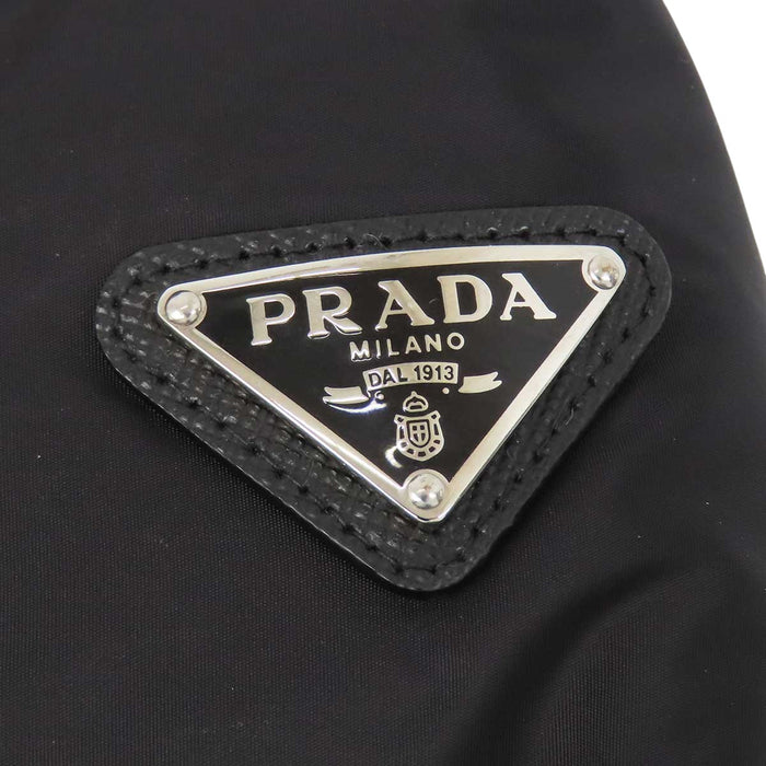 PRADA 
フード ナイロン 
トライアングルロゴ ダウンジャケット