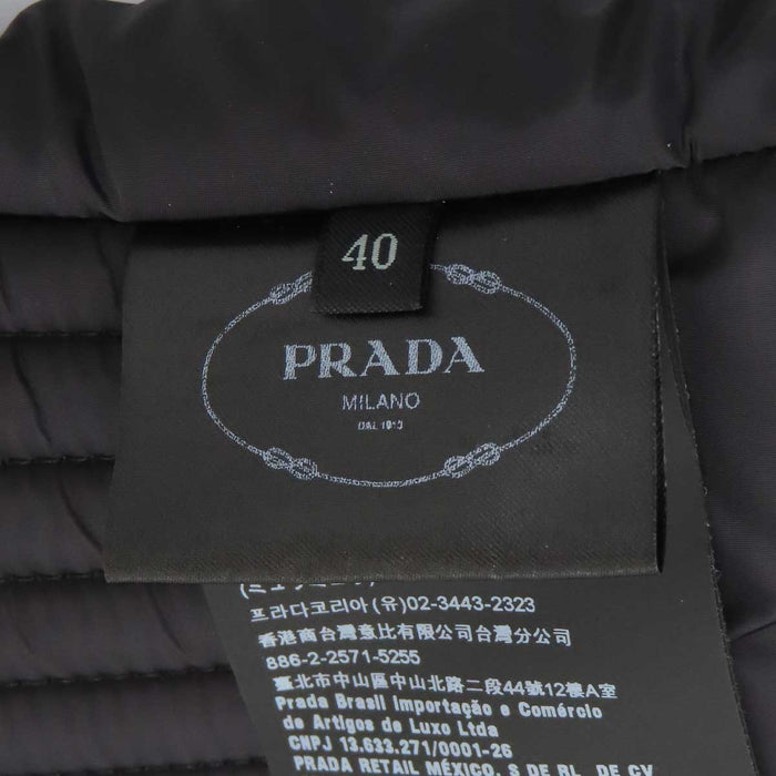 PRADA 
フード ナイロン 
トライアングルロゴ ダウンジャケット