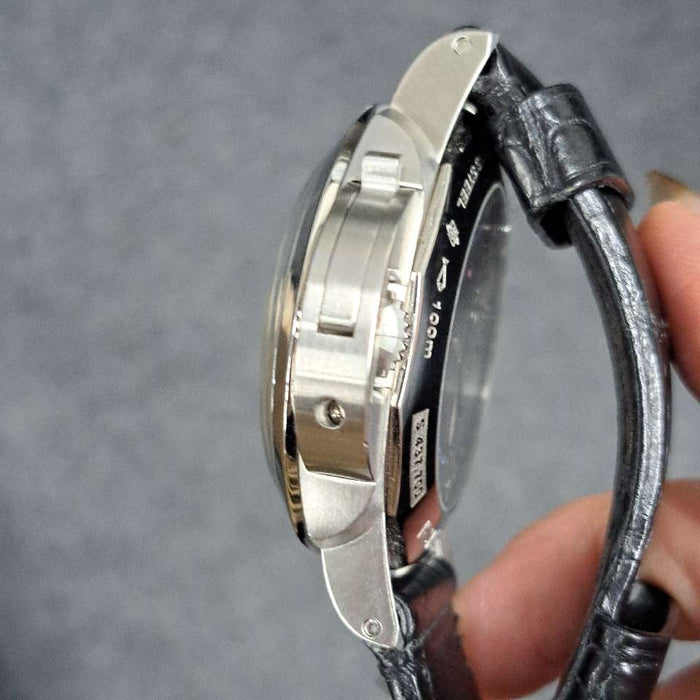【WHOLESALES】
OFFICINE PANERAI 
PAM00233 
箱 ギャランティ(ショップ印のみ) 純正ラバーベルト×1(使用感小) 工具