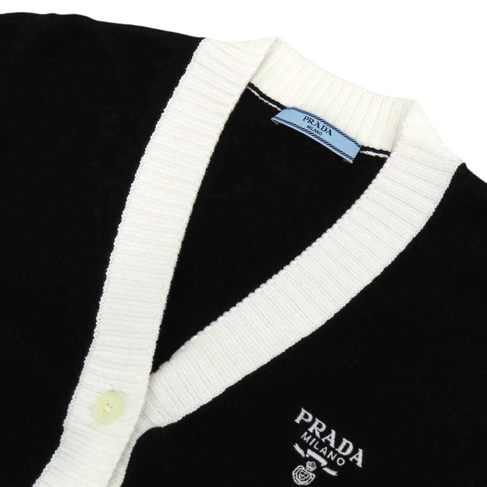 PRADA 
ロゴ 刺繍 Vネック 
クロップド コットン カーディガン