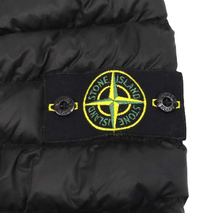 STONE ISLAND 
Stone Island ロゴ ワッペン ダブルジップ ハイネック ナイロン 
ダウンジャケット