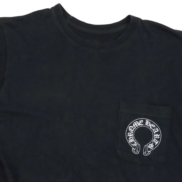 CHROME HEARTS 
Scroll label FUCK YOU pocket cotton crew neck 
Horseshoe Hairy Cross T-shirt