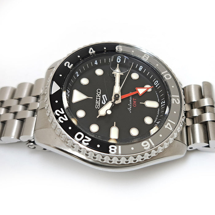 SEIKO 
5 Sports série SKX 
avec boîte et papiers
