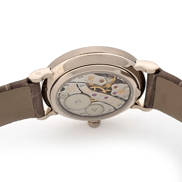 PATEK PHILIPPE 
Calatrava with diamond bezel 
With papers