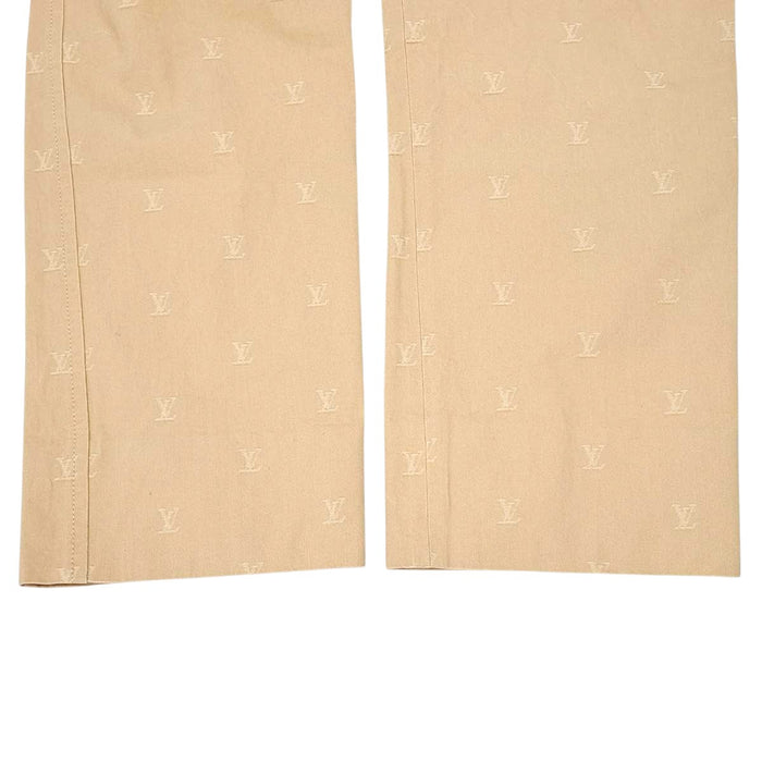 LOUIS VUITTON 
レザーパッチ コットン RM242MQ KKA HRP40W 
LV ロゴ 総柄 パンツ
