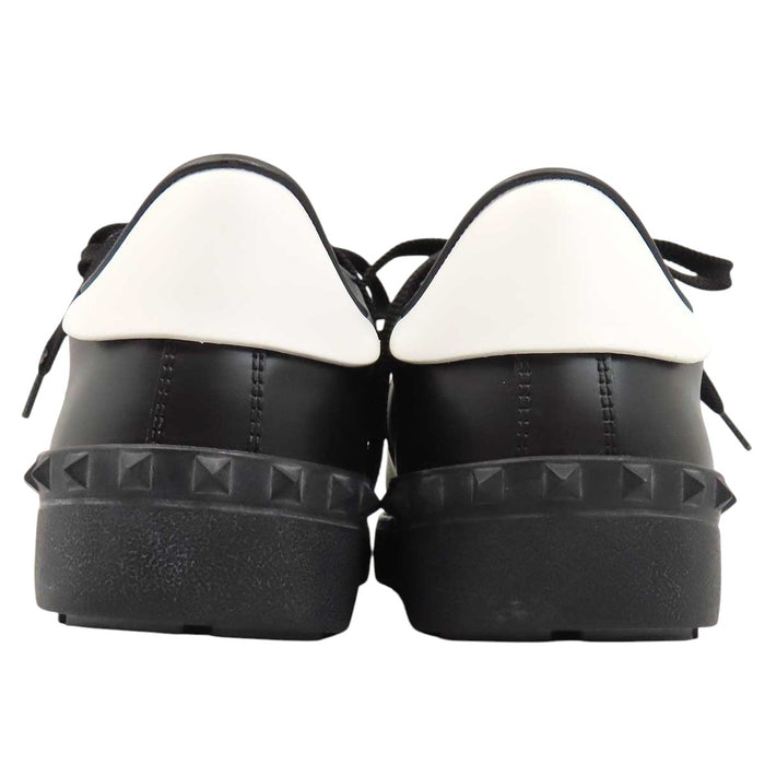 VALENTINO 
ロックスタッズ ロゴ ローカット レザー レースアップ 
VLTN オープン スニーカー