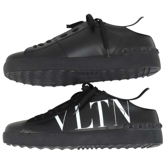 VALENTINO 
ロックスタッズ ロゴ ローカット レザー レースアップ 
VLTN オープン スニーカー