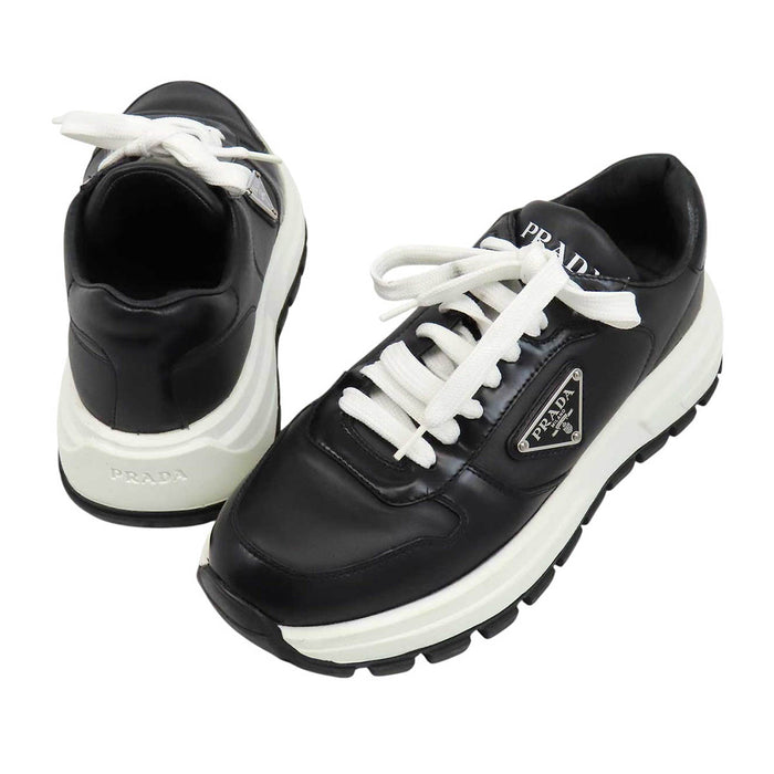 PRADA 
ローカット レースアップ 
トライアングルロゴ レザー スニーカー