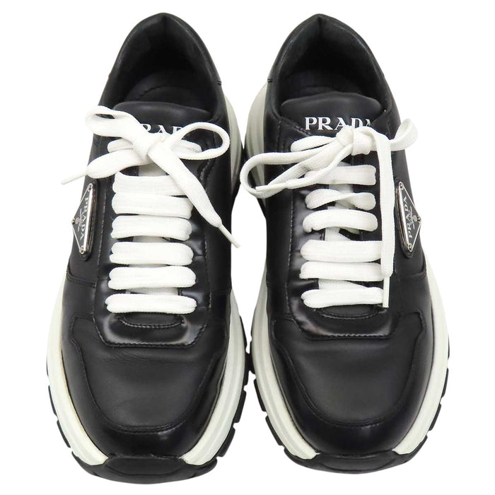 PRADA 
ローカット レースアップ 
トライアングルロゴ レザー スニーカー