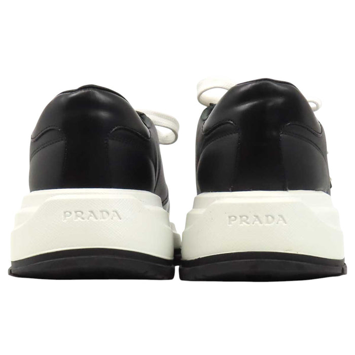 PRADA 
ローカット レースアップ 
トライアングルロゴ レザー スニーカー