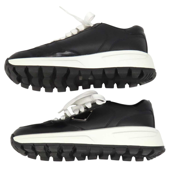 PRADA 
ローカット レースアップ 
トライアングルロゴ レザー スニーカー