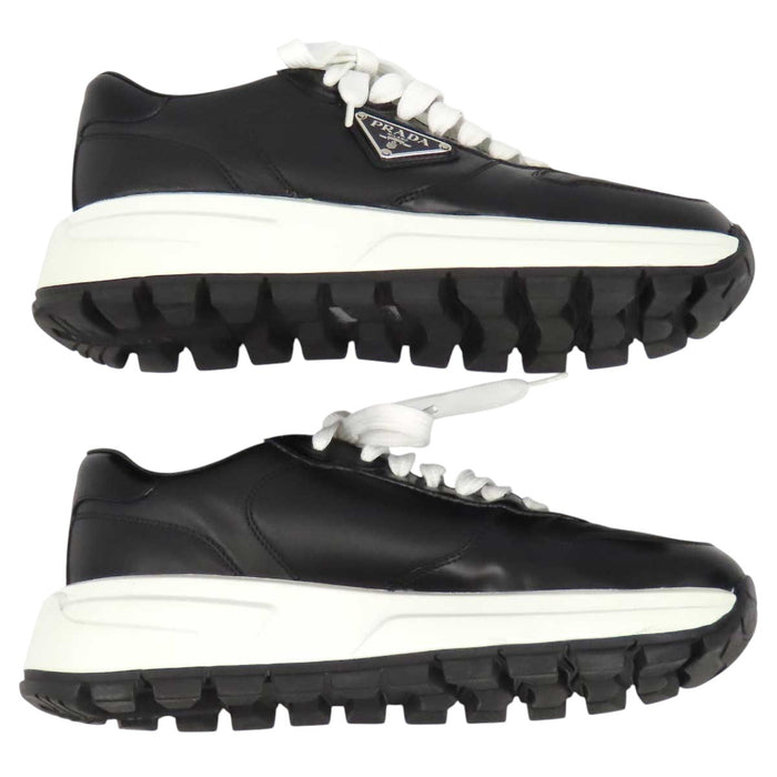 PRADA 
ローカット レースアップ 
トライアングルロゴ レザー スニーカー