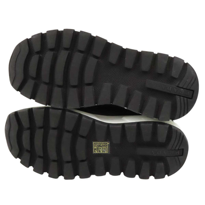 PRADA 
ローカット レースアップ 
トライアングルロゴ レザー スニーカー