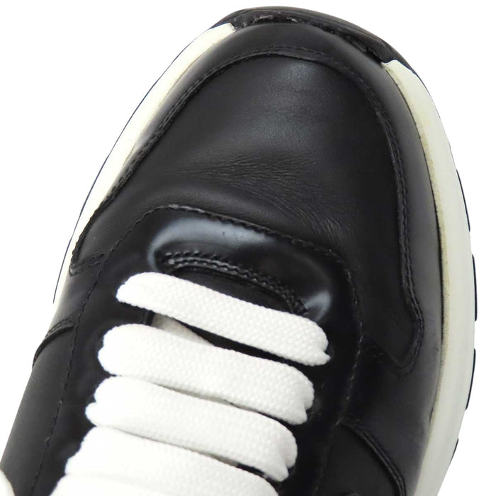 PRADA 
ローカット レースアップ 
トライアングルロゴ レザー スニーカー