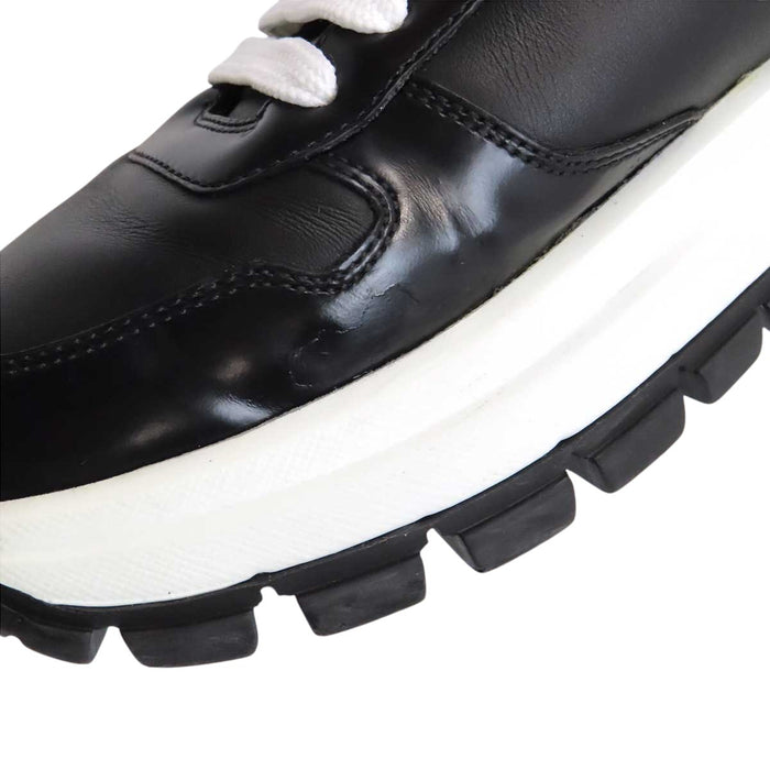 PRADA 
ローカット レースアップ 
トライアングルロゴ レザー スニーカー