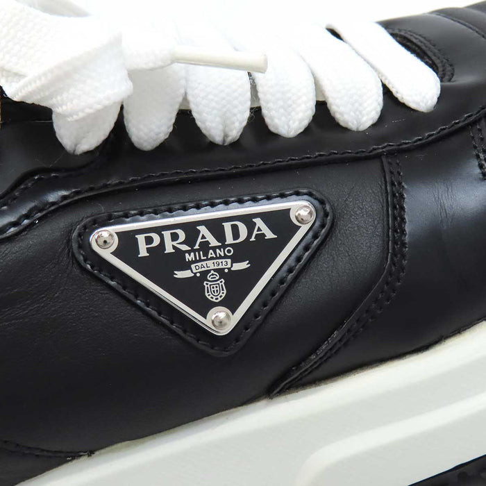 PRADA 
ローカット レースアップ 
トライアングルロゴ レザー スニーカー