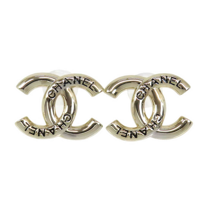CHANEL 
COCO CC logo light gold-tone metal B25C 
Coco logo earrings