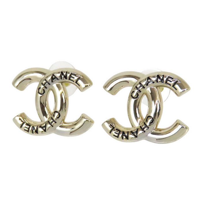 CHANEL 
COCO CC logo light gold-tone metal B25C 
Coco logo earrings