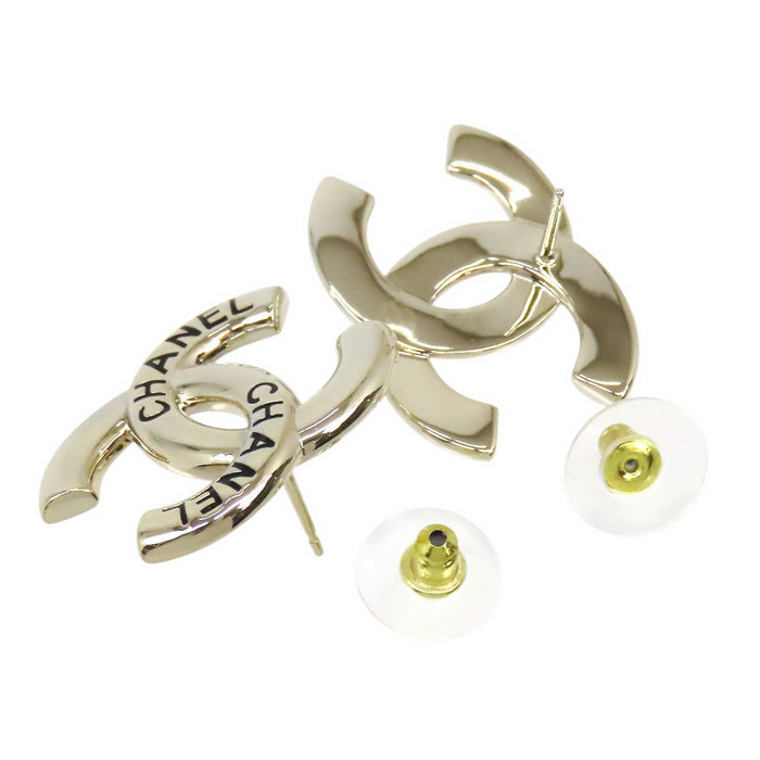 CHANEL 
COCO CC logo light gold-tone metal B25C 
Coco logo earrings