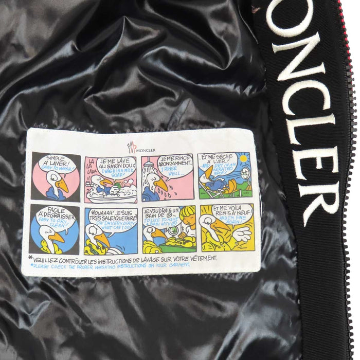 MONCLER 
フード ナイロン 
AGNEAUX GILET ダウンベスト