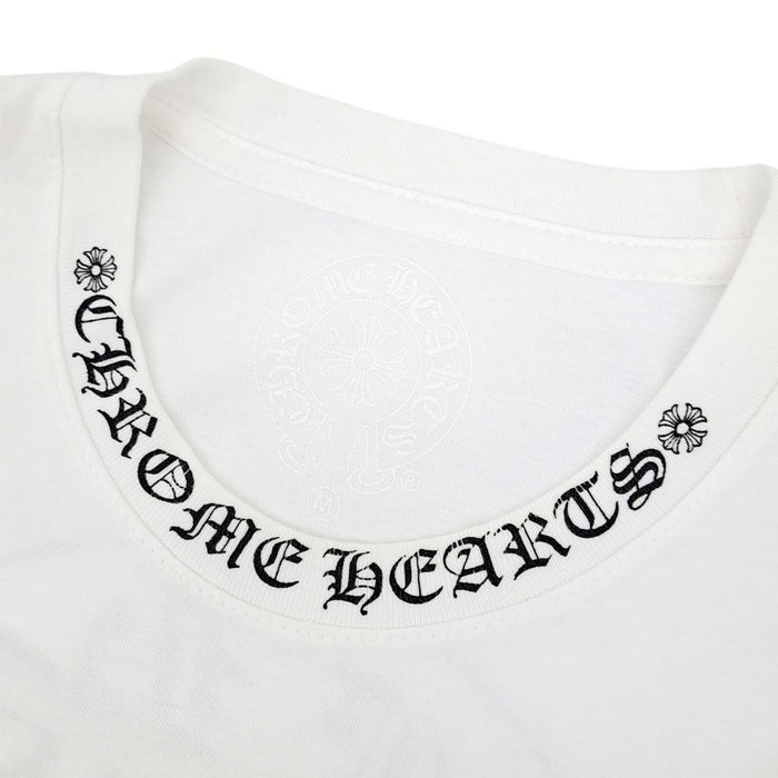 CHROME HEARTS 
Étiquette Scroll, croix CH, coton 
T-shirt à manches longues avec fer à cheval au dos et logo sur la manche