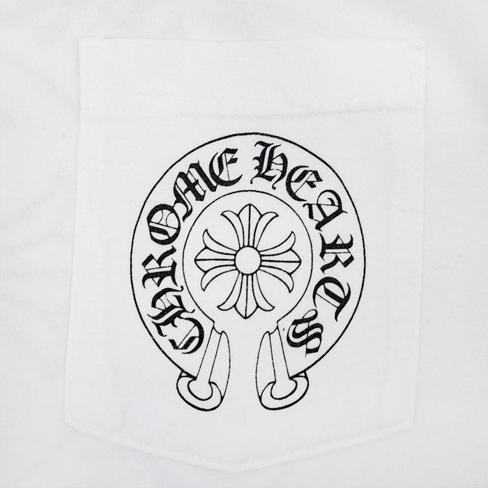 CHROME HEARTS 
Étiquette Scroll, croix CH, coton 
T-shirt à manches longues avec fer à cheval au dos et logo sur la manche