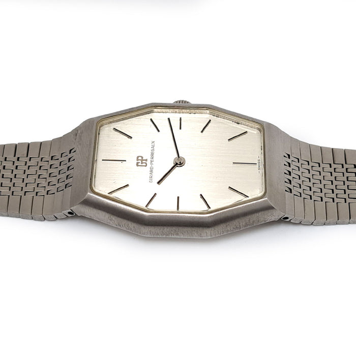 GIRARD-PERREGAUX 
Tonneau NOS
