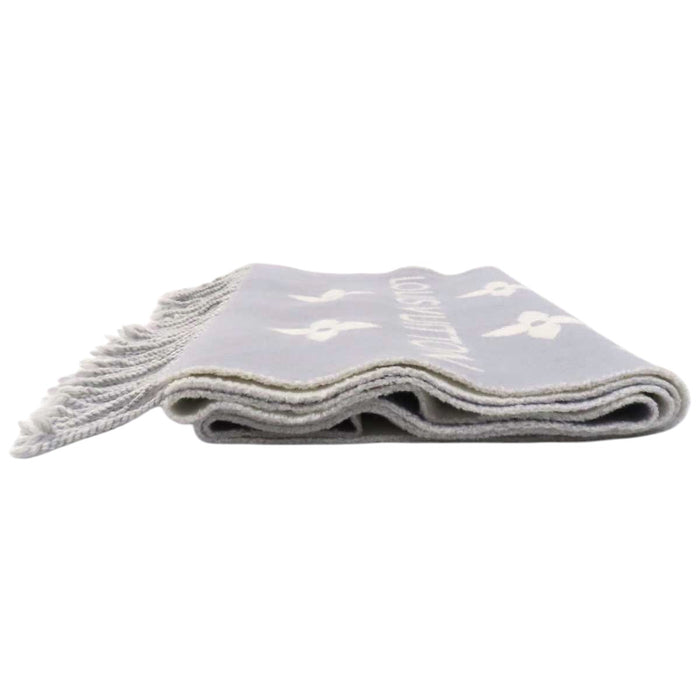 LOUIS VUITTON 
Logo 
LV Essential scarf 
Monogram