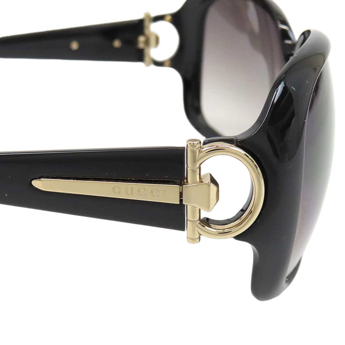 GUCCI 
Logo, métal doré, lentilles dégradées 
Lunettes avec mors de cheval