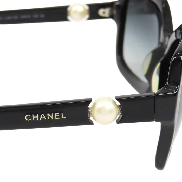 CHANEL 
COCO CC logo gradient 
Coco mark costume pearl sunglasses