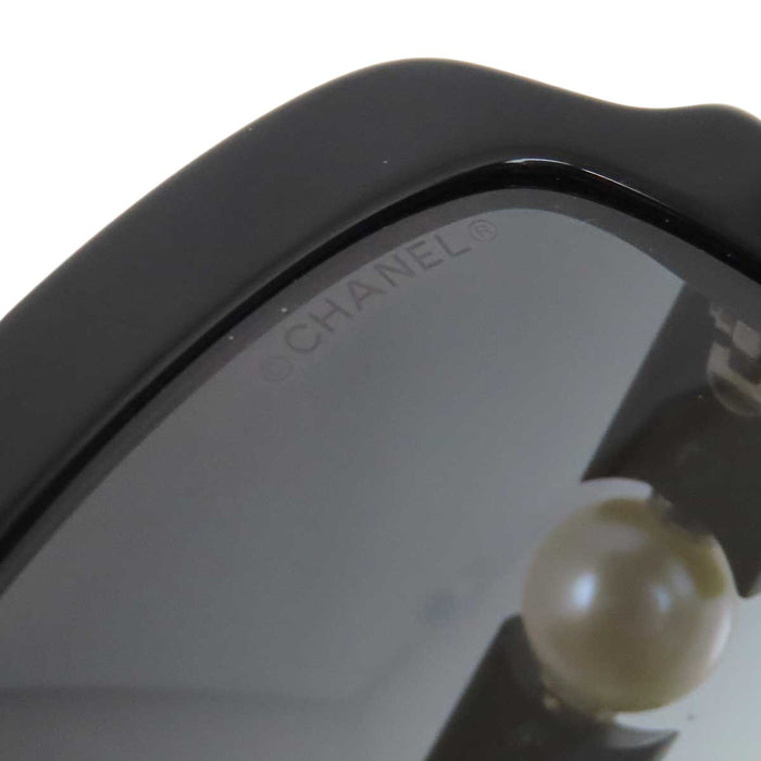 CHANEL 
COCO CC logo gradient 
Coco mark costume pearl sunglasses