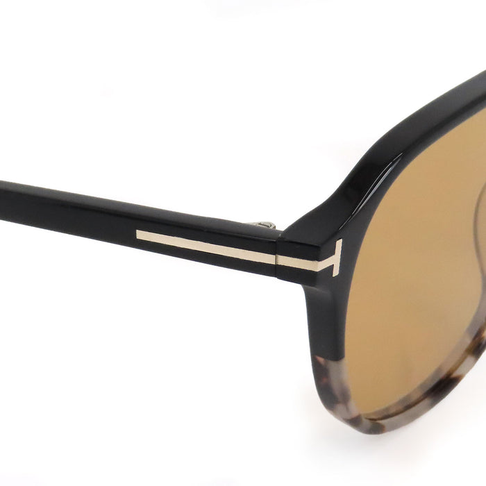 TOM FORD 
motif écaille de tortue double pont 
TOM FORD lunettes de soleil aviateur