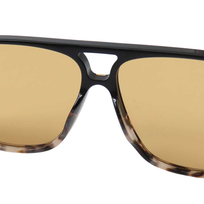 TOM FORD 
motif écaille de tortue double pont 
TOM FORD lunettes de soleil aviateur