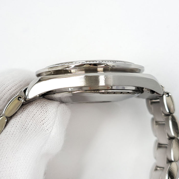 OMEGA 
Speedmaster Date 
With box and papers
