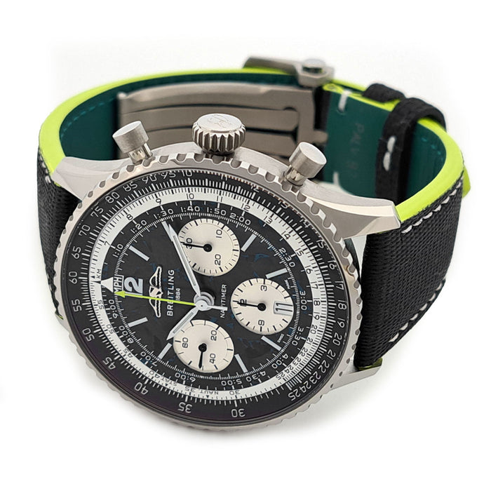 BREITLING 
ナビタイマー B01 クロノグラフ 43 
アストンマーティン アラムコ フォーミュラ ワン チーム 箱ギャラ付