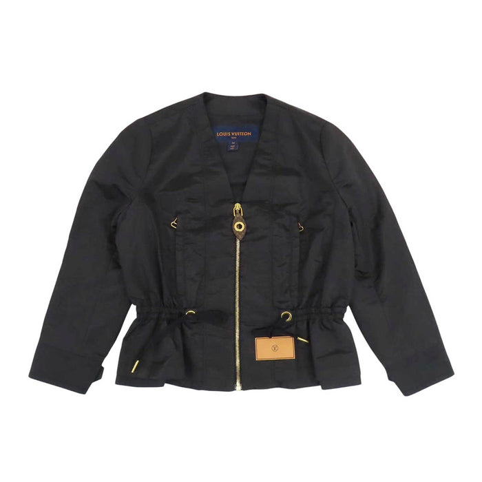 LOUIS VUITTON 
LV シルク ナイロン ノーカラー ジップアップ 
ペプラムウエスト リップストップ ジャケット 
モノグラム