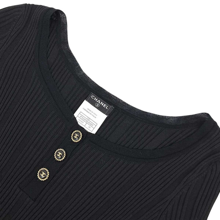 CHANEL 
07P COCO CC boutons Coco en coton 
T-shirt côtelé à col tunisien orné du motif Coco