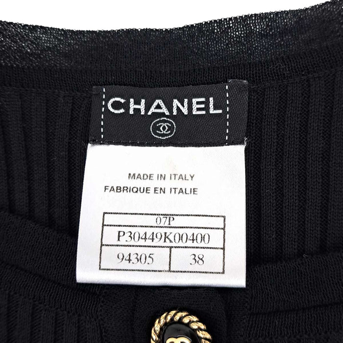 CHANEL 
07P COCO CC boutons Coco en coton 
T-shirt côtelé à col tunisien orné du motif Coco